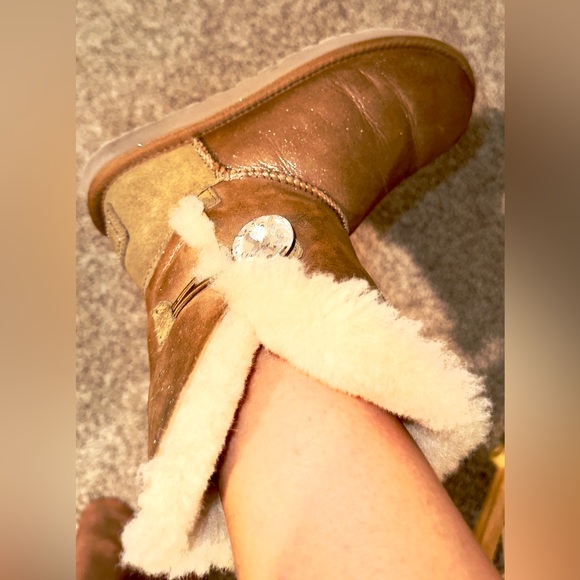 Ugg Boots Fur Lined Swarovski Crystal Button Size 5 to 5.5 - Picture 9 of 12